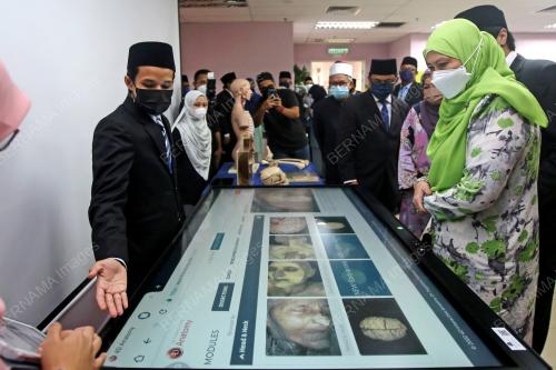 TUANKU AISHAH ROHANI TENGKU BESAR MAHMUD