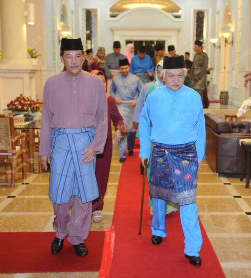 NS01_19062015_TUANKU_BERBUKA