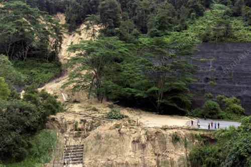 TANAH RUNTUH