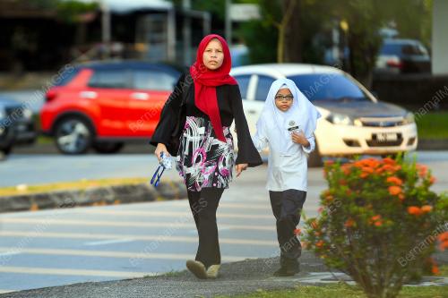PAKAIAN SEKOLAH SEMASA CUACA PANAS