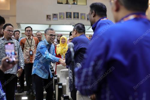 DATUK FAHMI FADZIL