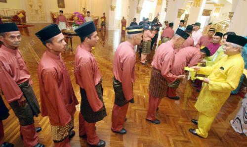 TUANKU MUHRIZ