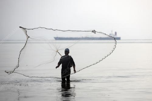TINJAUAN SEMASA DI PERSISIRAN PANTAI CERMIN