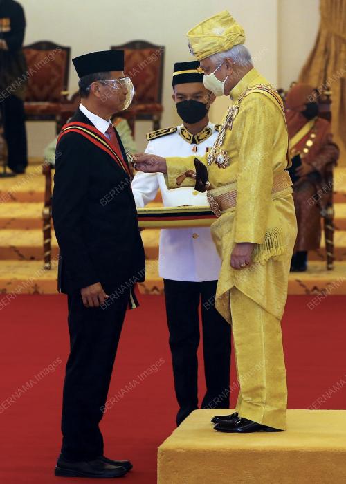 TUANKU MUHRIZ TUANKU MUNAWIR