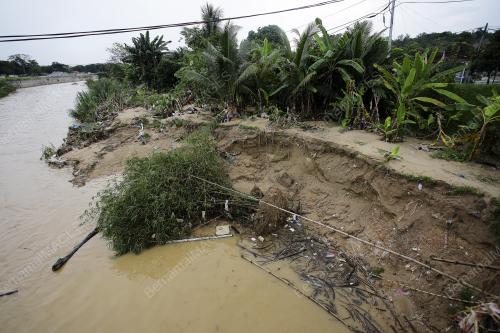 SISA DOMESTIK DI SALIRAN AIR SUNGAI