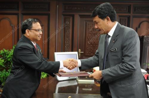 NS01_23052012_ANGKAT_SUMPAH