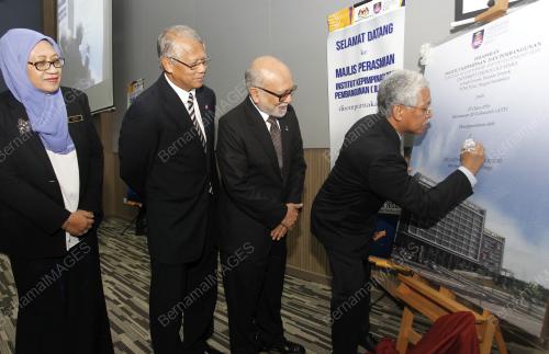 NS01_23082016_UiTM_PETRONAS
