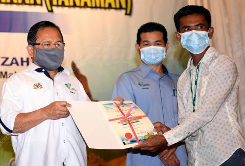 DATUK SERI AHMAD HAMZAH
