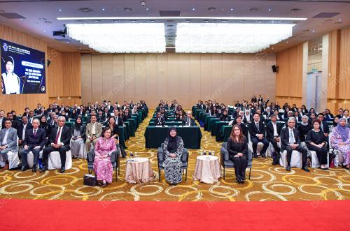 TUN TENGKU MAIMUN TUAN MAT