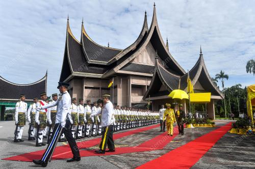 TUANKU MUHRIZ TUANKU MUNAWIR