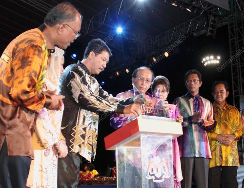 DATUK SERI DR RAIS YATIM