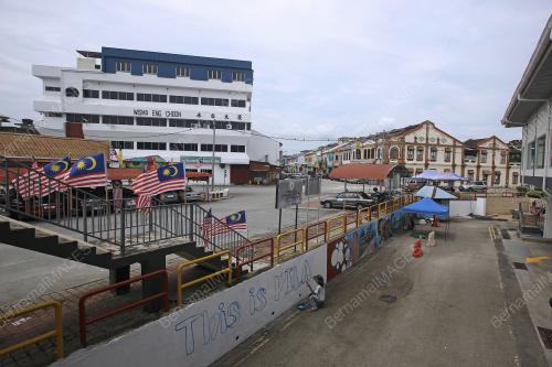 LUKISAN MURAL ADAT BUDAYA