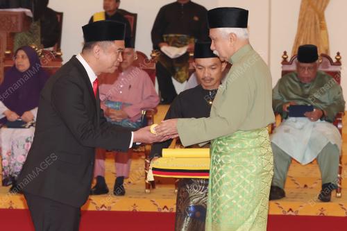 TUANKU MUHRIZ TUANKU MUNAWIR