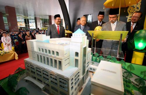 NS01_25012011_TUANKU_MUHRIZ