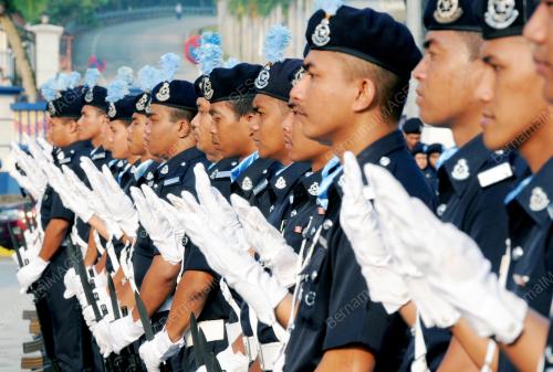 NS01_25032013_HARI_POLIS