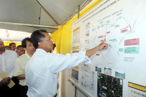 NS01_25052012_LAWAT_JALAN