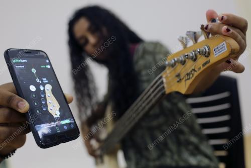 PENGGIAT SENI DAN BUDAYA TULAR DI FACEBOOK