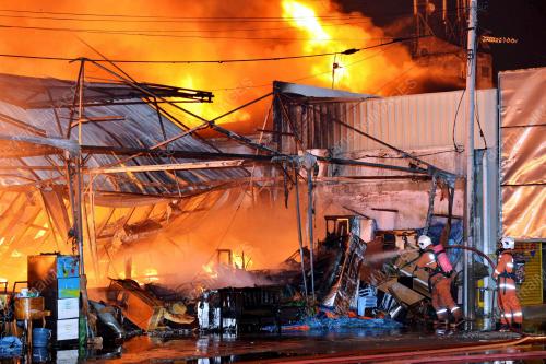 NS01_26062013_KEBAKARAN_KEDAI