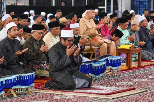 TUANKU MUHRIZ TUANKU MUNAWIR