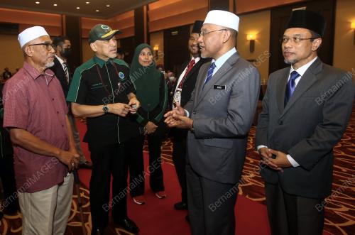 DATUK IDRIS AHMAD