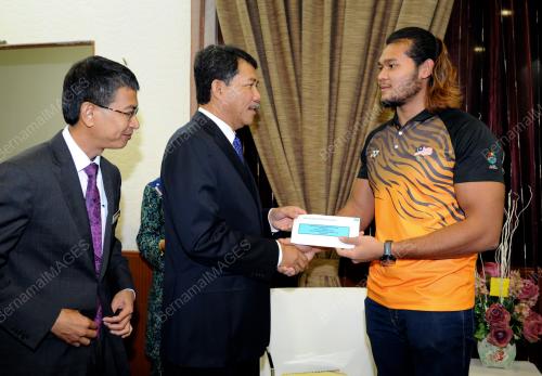 NS01_26082015_MOHAMAD_ATLET