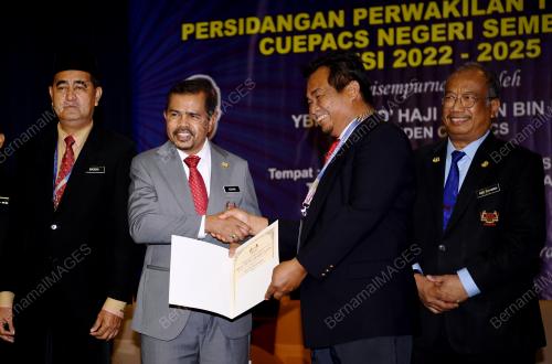 DATUK ADNAN MAT