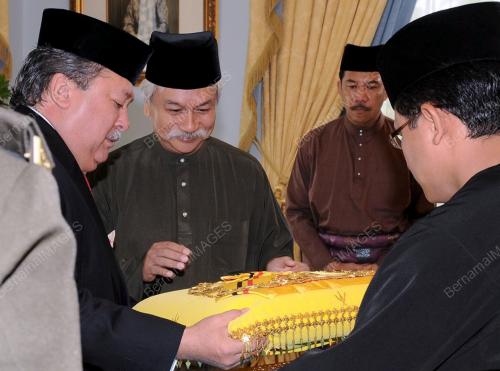 NS01_28022011_TUANKU_MUHRIZ