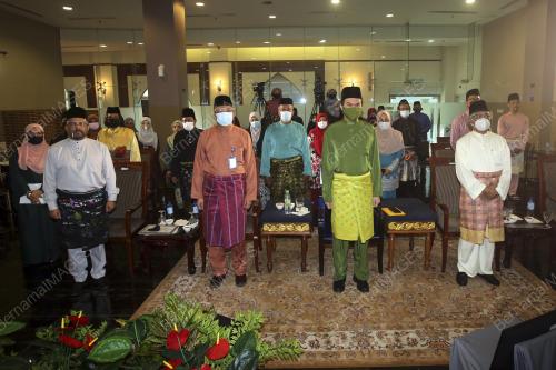 TUNKU ALI REDHAUDDIN TUANKU MUHRIZ
