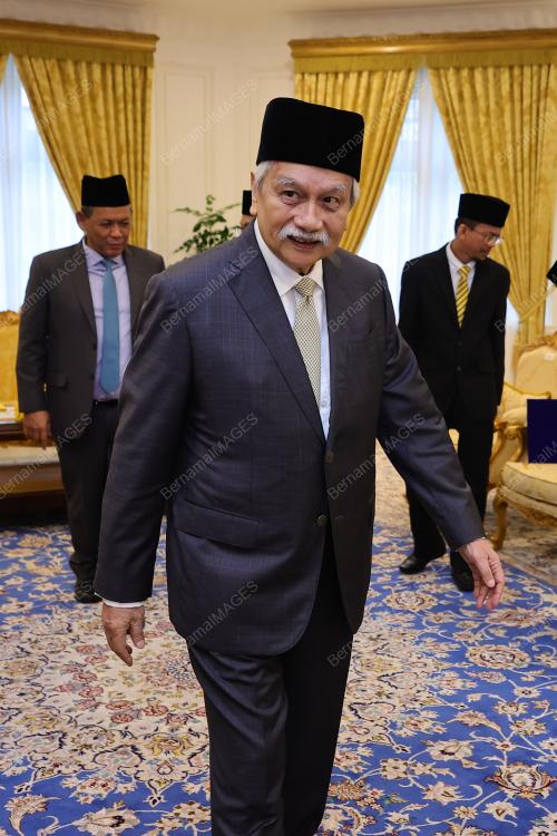 TUANKU MUHRIZ TUANKU MUNAWIR