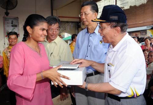 DATUK SERI DR RAIS YATIM