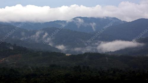 PEMANDANGAN KABUS DI JALAN TEMIANG - PANTAI, SEREMBAN