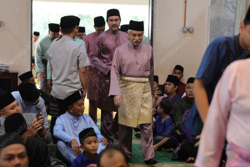 TUANKU MUHRIZ TUANKU MUNAWIR 