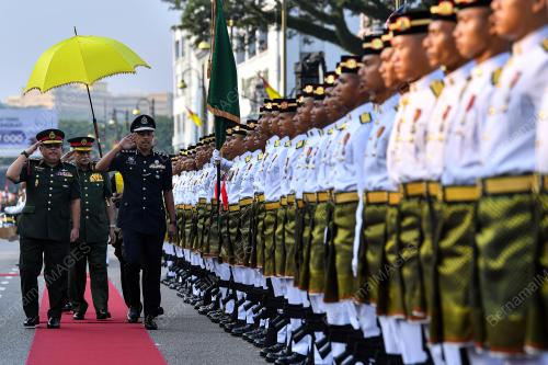 TUANKU MUHRIZ TUANKU MUNAWIR