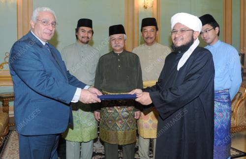 TUANKU MUHRIZ IBNI ALMARHUM TUANKU MUNAWIR