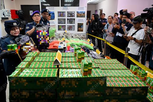DATUK AMRAN AHMAD