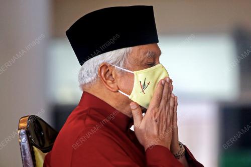 TUANKU MUHRIZ TUANKU MUNAWIR