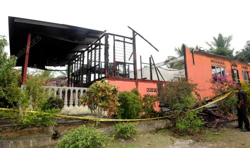 NS02_03082012_RUMAH_RENTUNG