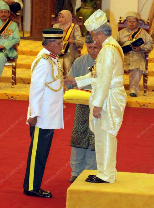 TUANKU MUHRIZ IBNI ALMARHUM TUANKU MUNAWIR