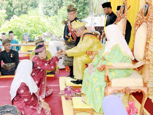 NS02_04042016_ISTIADAT_MENYALANG