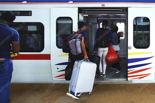 TINJAUAN DI STESEN KERETAPI TANAH MELAYU BERHAD (KTMB) GEMAS