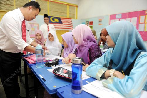 NS02_05052014_PAKAIAN_SEKOLAH