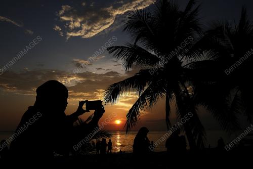 PEMANDANGAN WAKTU MATAHARI TERBENAM DI PORT DICKSON
