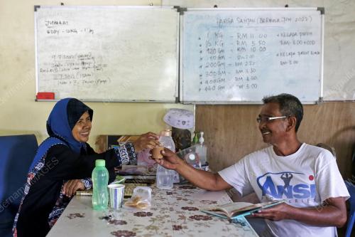 USAHAWAN PERNIAGAAN SANTAN