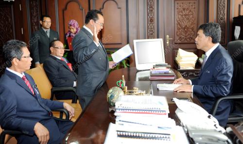 NS02_06012014_ANGKAT_SUMPAH