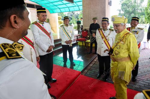 TUANKU MUHRIZ TUANKU MUNAWIR