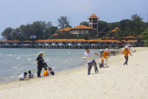 PEMBERSIHAN PERSISIRAN PANTAI