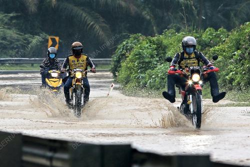 BANJIR KILAT