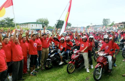 NS02_07052012_LARIAN_BENDERA