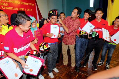 NS02_07062013_KHAIRY_KELAB