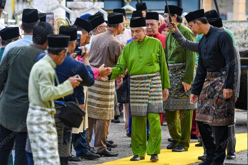 TUANKU MUHRIZ TUANKU MUNAWIR
